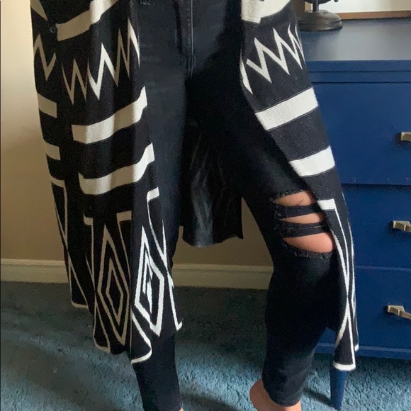 Shawl/Cardigan 🌟like new - Picture 3 of 3